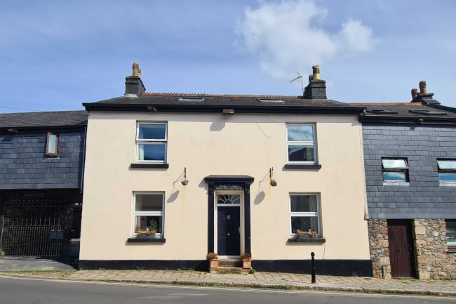 Mornington House, Station Road, South Brent, Devon TQ10 9BE
 10