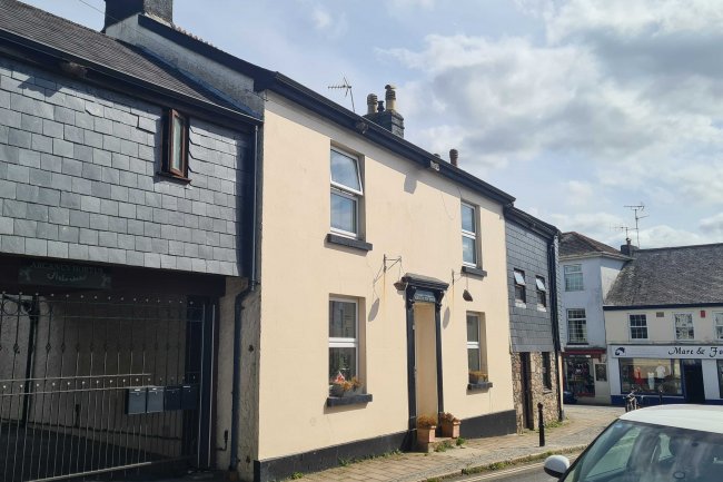 Mornington House, Station Road, South Brent, Devon TQ10 9BE
 10