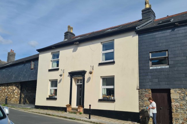 Mornington House, Station Road, South Brent, Devon TQ10 9BE
 10