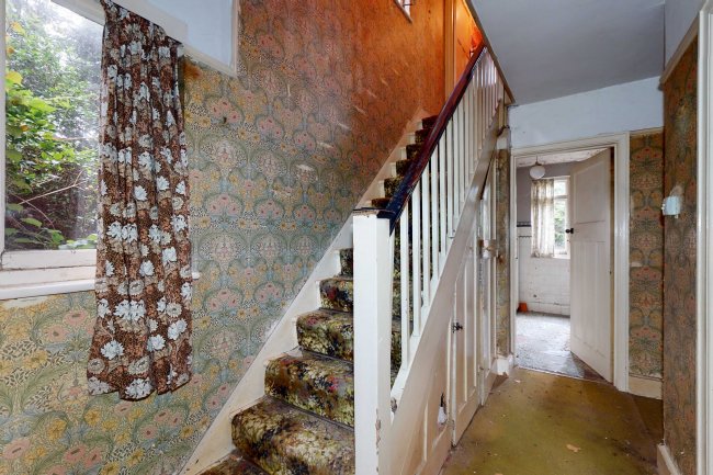 11 The Brandries, Wallington, Surrey, SM6 7NA 6