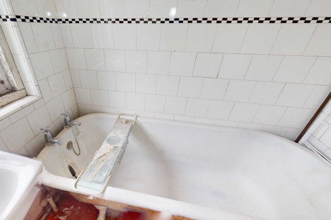 11 The Brandries, Wallington, Surrey, SM6 7NA 6