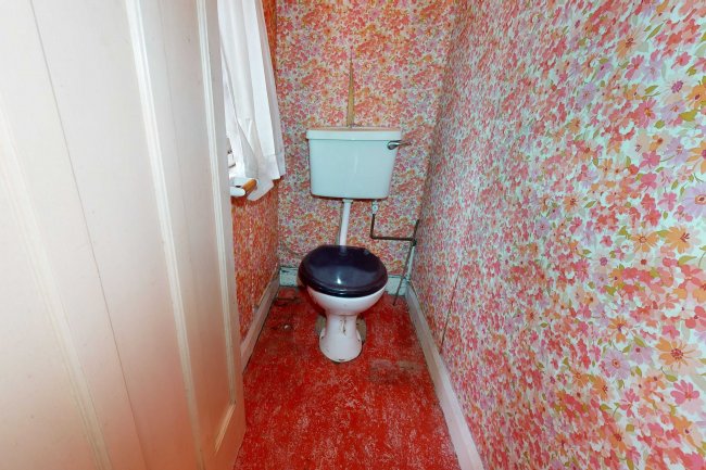 11 The Brandries, Wallington, Surrey, SM6 7NA 6