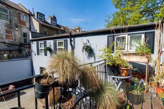 1C and 1D Gipsy Road, London SE27 9TD 10