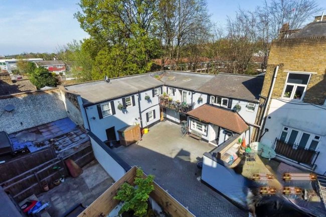 1C and 1D Gipsy Road, London SE27 9TD 10