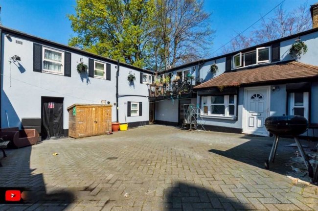 1C and 1D Gipsy Road, London SE27 9TD 10