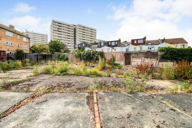 Plot 1, rear of 60 Brigadier Hill, Enfield, EN2 0NJ 9