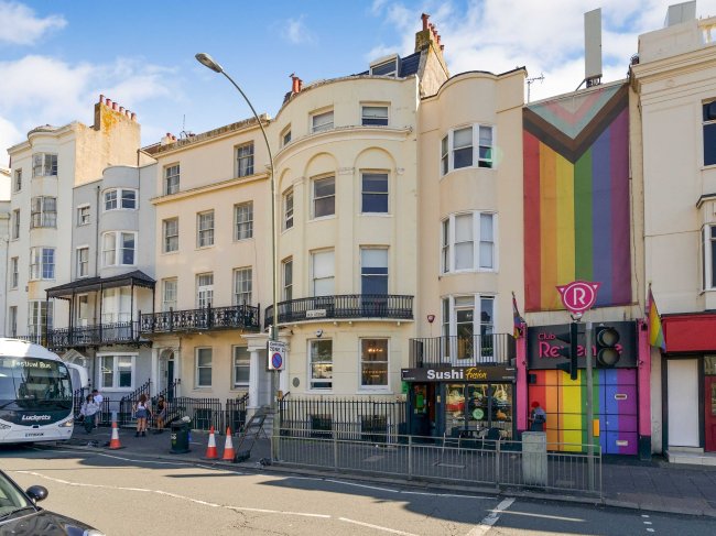 31 Old Steine Street, Brighton, BN1 1EL 3