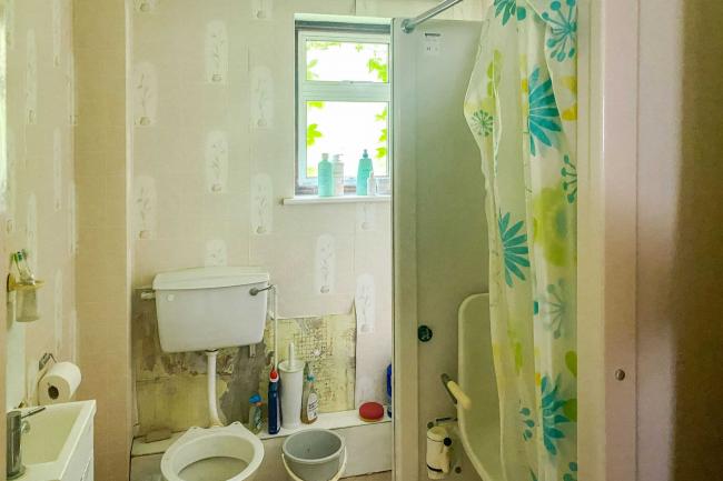 69 Darby Green Lane, Blackwater, Camberley, Surrey, GU17 0DN 7