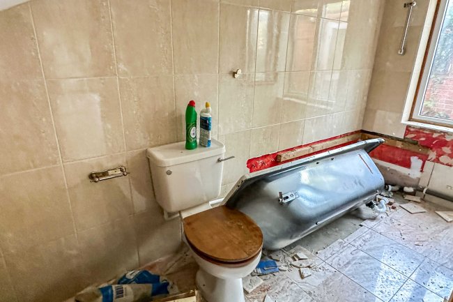 3 The Ridgeway, Walton-On-Thames, Surrey, KT12 1BH 6