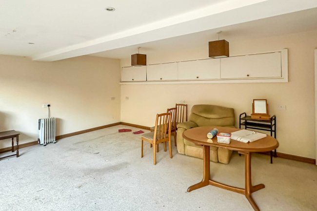 3 The Ridgeway, Walton-On-Thames, Surrey, KT12 1BH 6