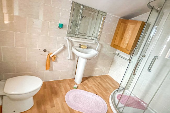 3 The Ridgeway, Walton-On-Thames, Surrey, KT12 1BH 6