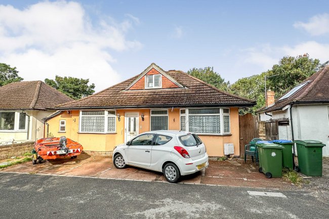 3 The Ridgeway, Walton-On-Thames, Surrey, KT12 1BH 6