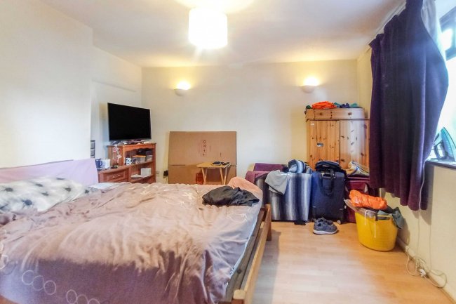 247 West End Road, Ruislip, Middlesex, HA4 6QR 4