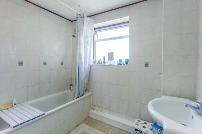 247 West End Road, Ruislip, Middlesex, HA4 6QR 4