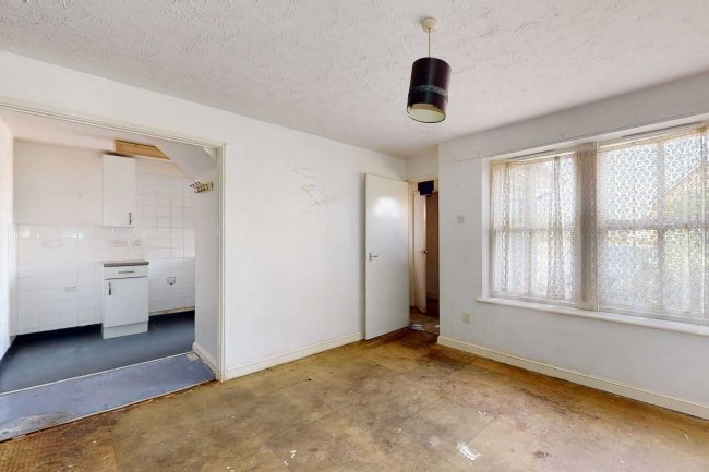 6 Whitmore Avenue, Romford, Essex, RM3 0WY 8