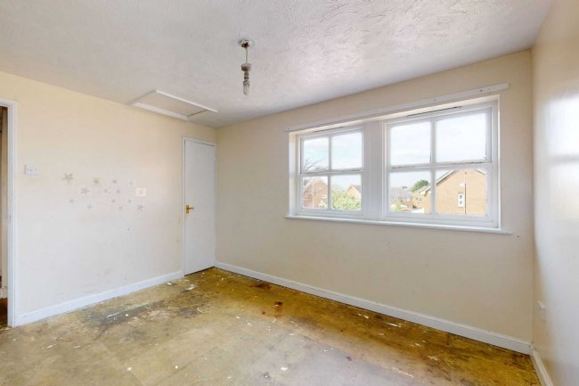 6 Whitmore Avenue, Romford, Essex, RM3 0WY 8