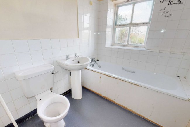 6 Whitmore Avenue, Romford, Essex, RM3 0WY 8