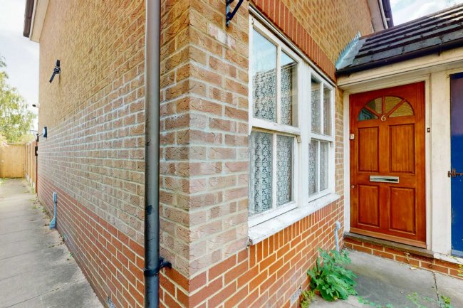 6 Whitmore Avenue, Romford, Essex, RM3 0WY 8