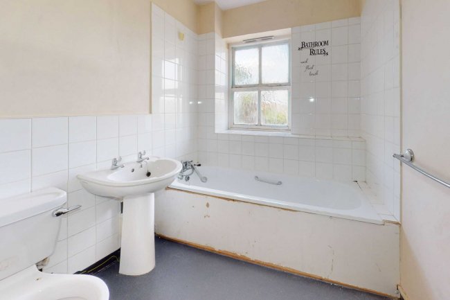 6 Whitmore Avenue, Romford, Essex, RM3 0WY 8