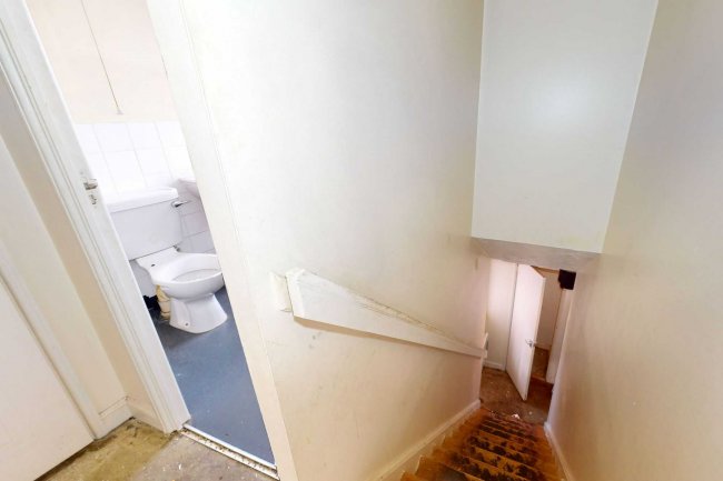 6 Whitmore Avenue, Romford, Essex, RM3 0WY 8