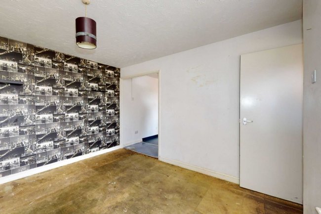 6 Whitmore Avenue, Romford, Essex, RM3 0WY 8