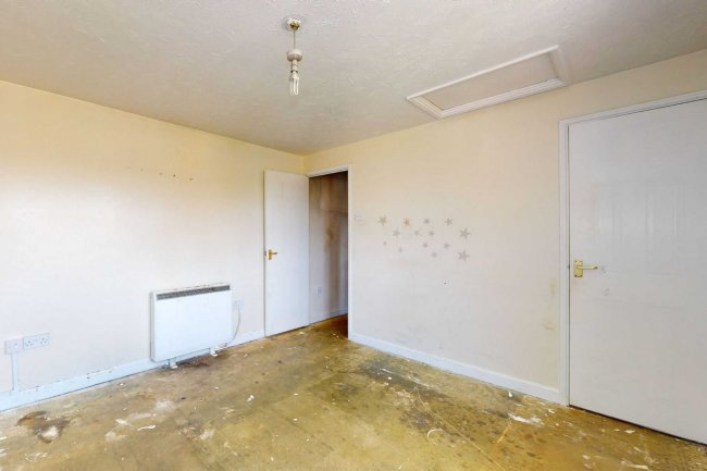 6 Whitmore Avenue, Romford, Essex, RM3 0WY 8