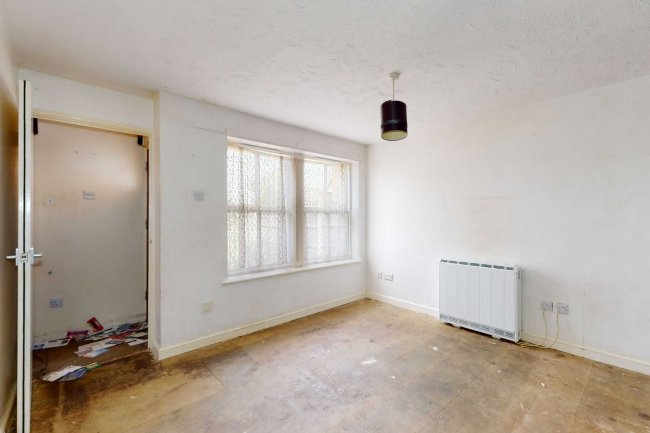 6 Whitmore Avenue, Romford, Essex, RM3 0WY 8