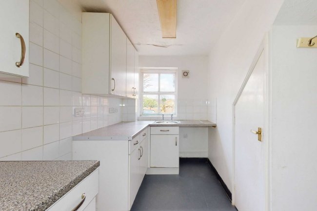 6 Whitmore Avenue, Romford, Essex, RM3 0WY 8