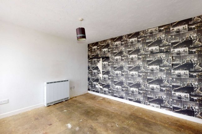 6 Whitmore Avenue, Romford, Essex, RM3 0WY 8