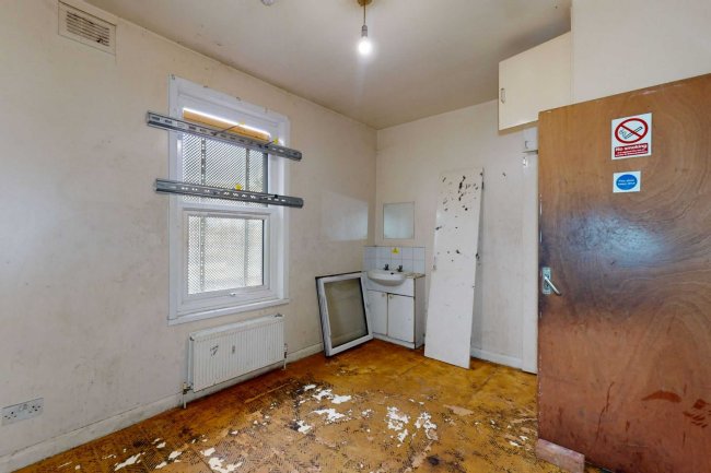 131 Northbrook Road, Illford, Essex, IG1 3BE 8