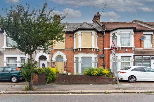 131 Northbrook Road, Illford, Essex, IG1 3BE 8