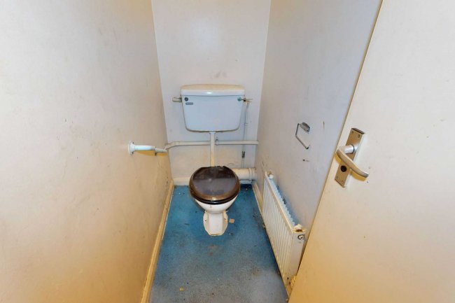 131 Northbrook Road, Illford, Essex, IG1 3BE 8