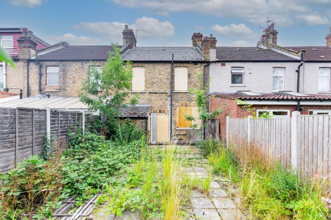 131 Northbrook Road, Illford, Essex, IG1 3BE 8