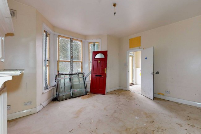 131 Northbrook Road, Illford, Essex, IG1 3BE 8