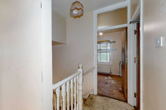 131 Northbrook Road, Illford, Essex, IG1 3BE 8