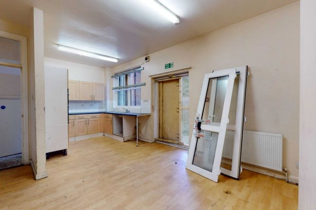 131 Northbrook Road, Illford, Essex, IG1 3BE 8