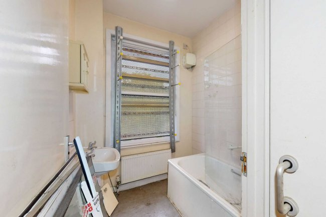 131 Northbrook Road, Illford, Essex, IG1 3BE 8