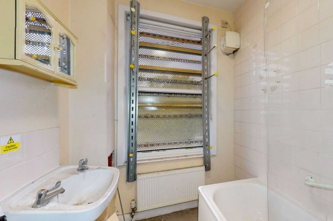 131 Northbrook Road, Illford, Essex, IG1 3BE 8