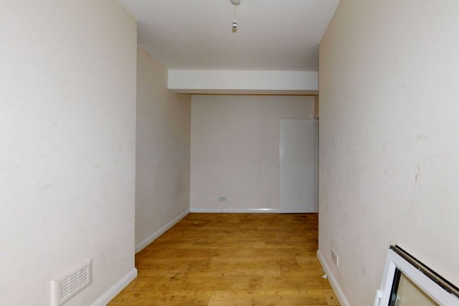 131 Northbrook Road, Illford, Essex, IG1 3BE 8