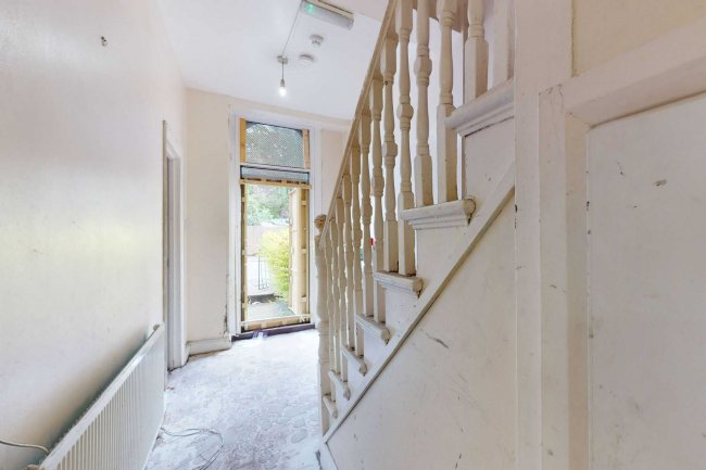 131 Northbrook Road, Illford, Essex, IG1 3BE 8