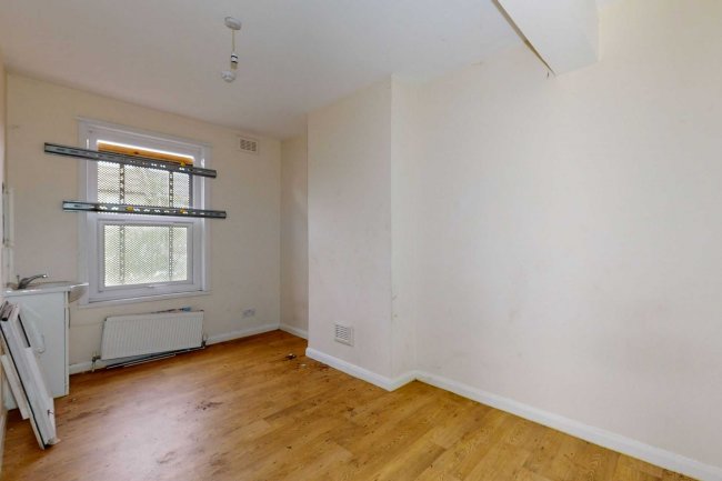 131 Northbrook Road, Illford, Essex, IG1 3BE 8