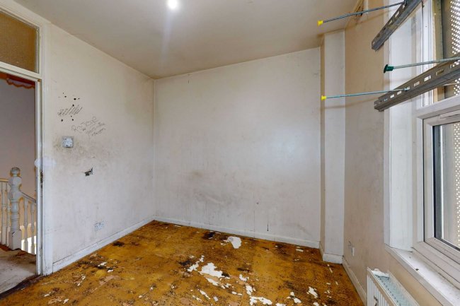 131 Northbrook Road, Illford, Essex, IG1 3BE 8