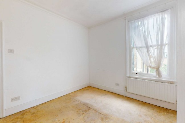 18 Mildmay Road, Ilford, Essex, IG1 1DT 3