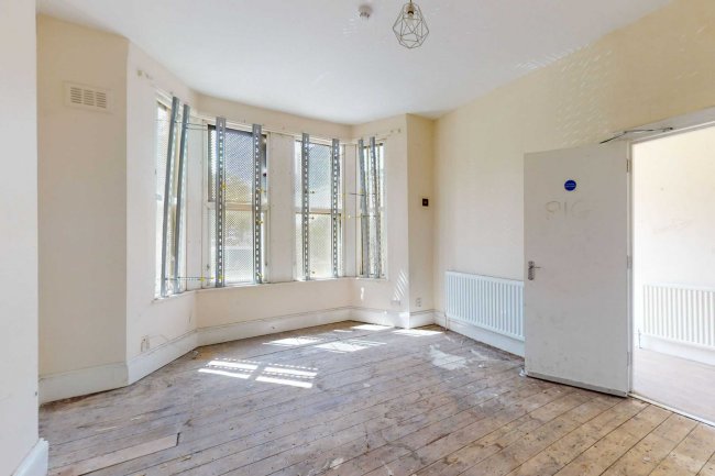 18 Mildmay Road, Ilford, Essex, IG1 1DT 3