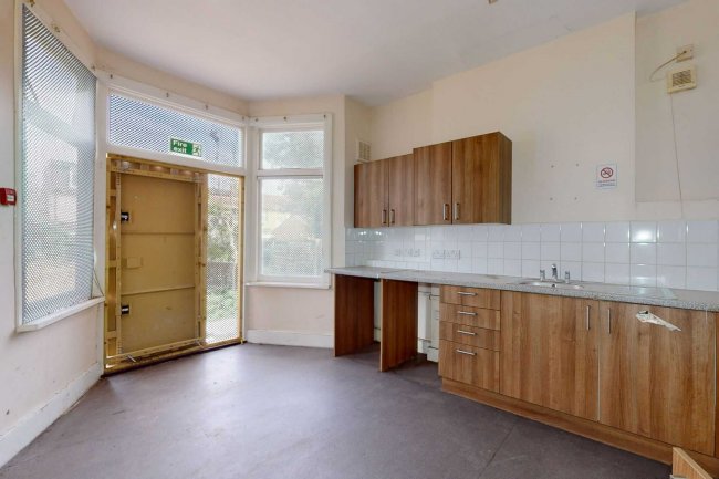 18 Mildmay Road, Ilford, Essex, IG1 1DT 3