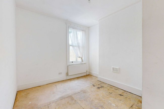 18 Mildmay Road, Ilford, Essex, IG1 1DT 3