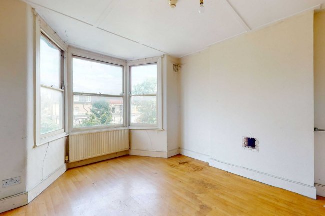 18 Mildmay Road, Ilford, Essex, IG1 1DT 3