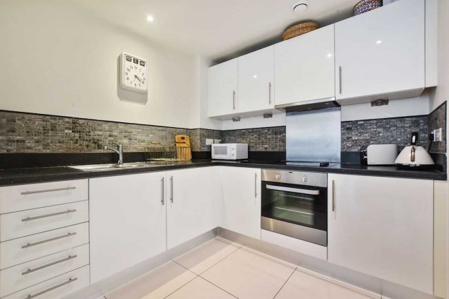 Flat 214, Vantage Building, Station Approach, Hayes, UB3 4BQ 8