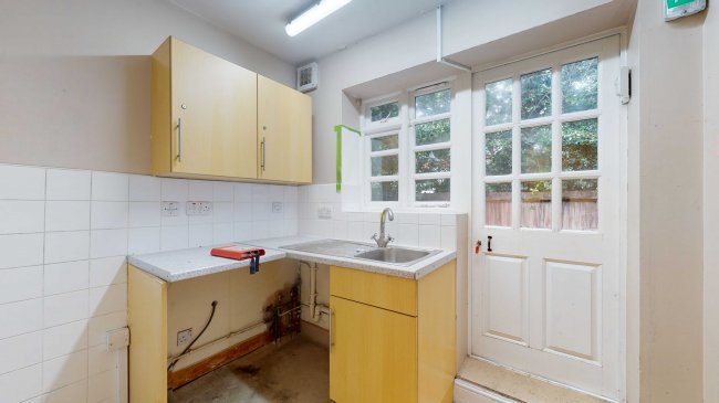 229 St. Margarets Road, Twickenham, TW1 1LU 8