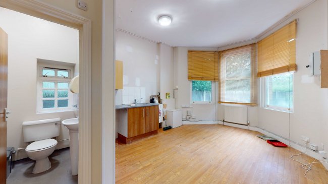 229 St. Margarets Road, Twickenham, TW1 1LU 8